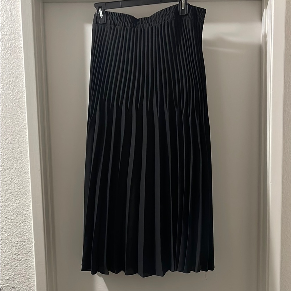 Elegant Black Pleated Skirt